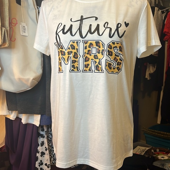 Future Mrs Leopard Print Tee- Bride to Be - Picture 5 of 5